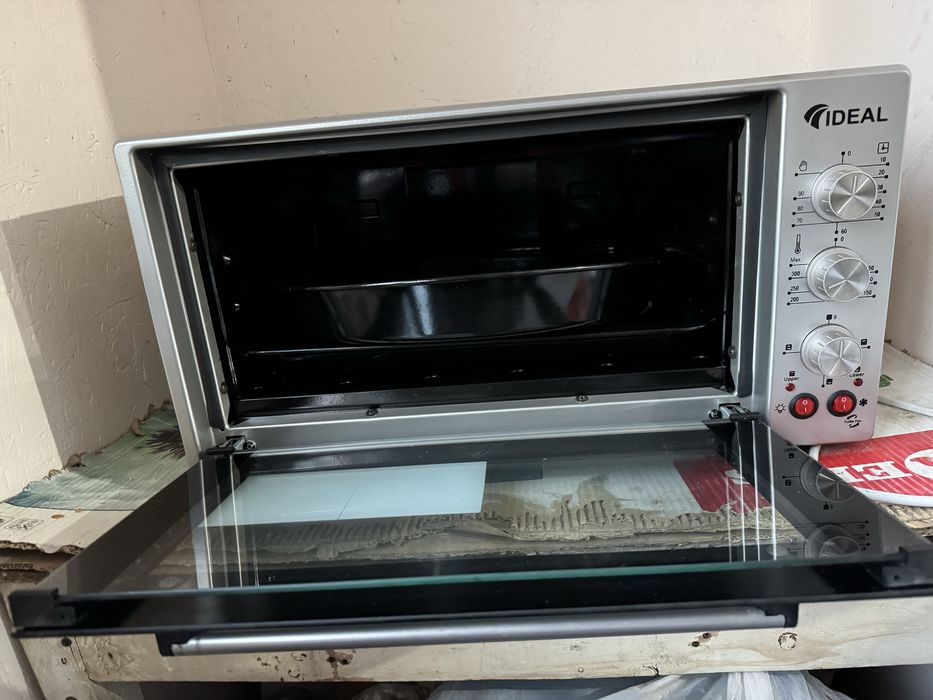 Печь духовка в отличном состояний