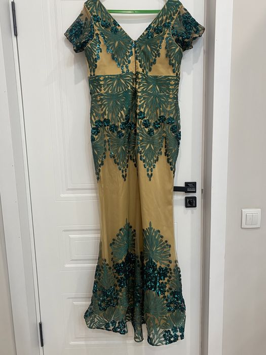 Вечернее зеленое платье