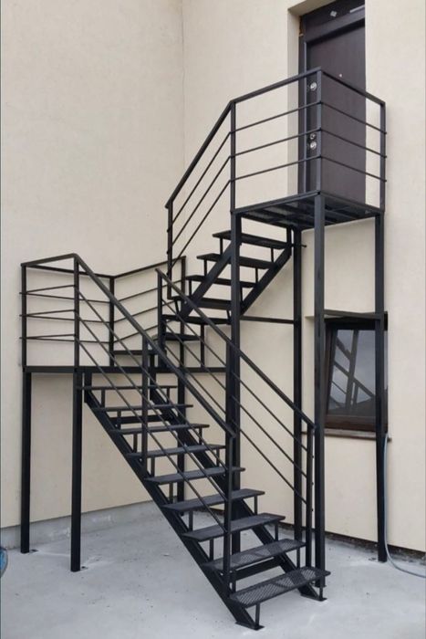 Scări Metalice Zincate – Super Rezistente!