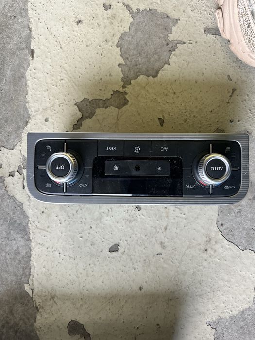 Panou clima VW Touareg 7P cod OEM: 7P6 907 040CD