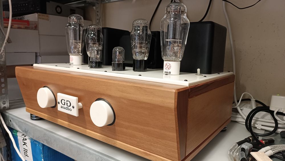 Само с поръчка! Лампов усилвател Queen Alpha 300B