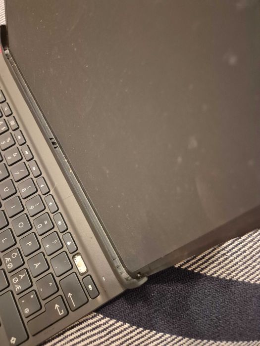 Husă cu tastatură Logitech Slim Folio Pro pentru iPad 13" sau 12,9"
