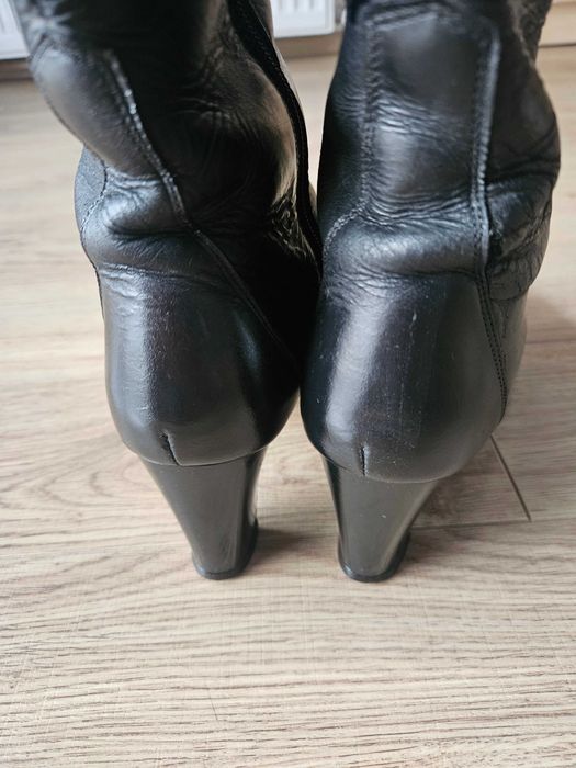 Cizme negre de piele