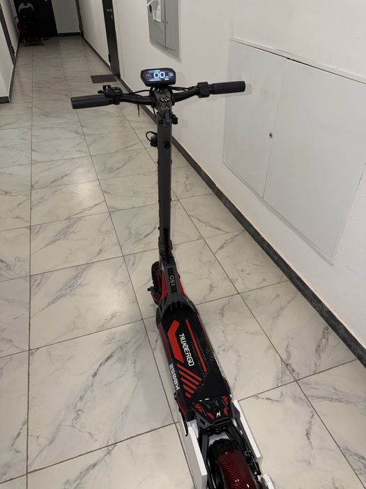 Электросамокат с Дубая.