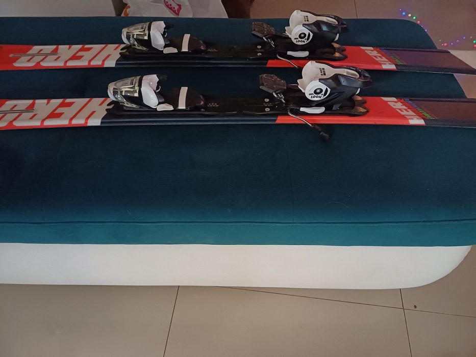 Ски Hero Rossignol в перфектно състояние има и обувки към тях в профил