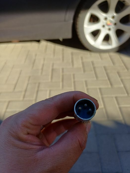 Încărcător bicicletă cu 3 pini.