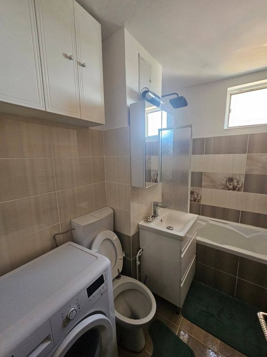 Apartament 3 camere decomandat de inchiriat zona Lunei