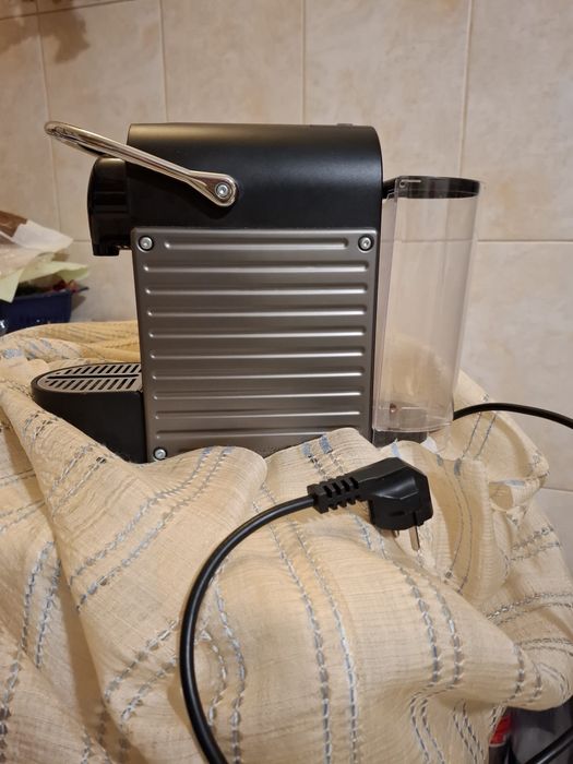 Aparat de cafea Nespresso capsule