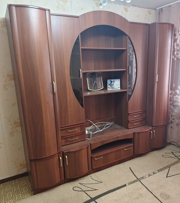 Продам стенку цвет орех
