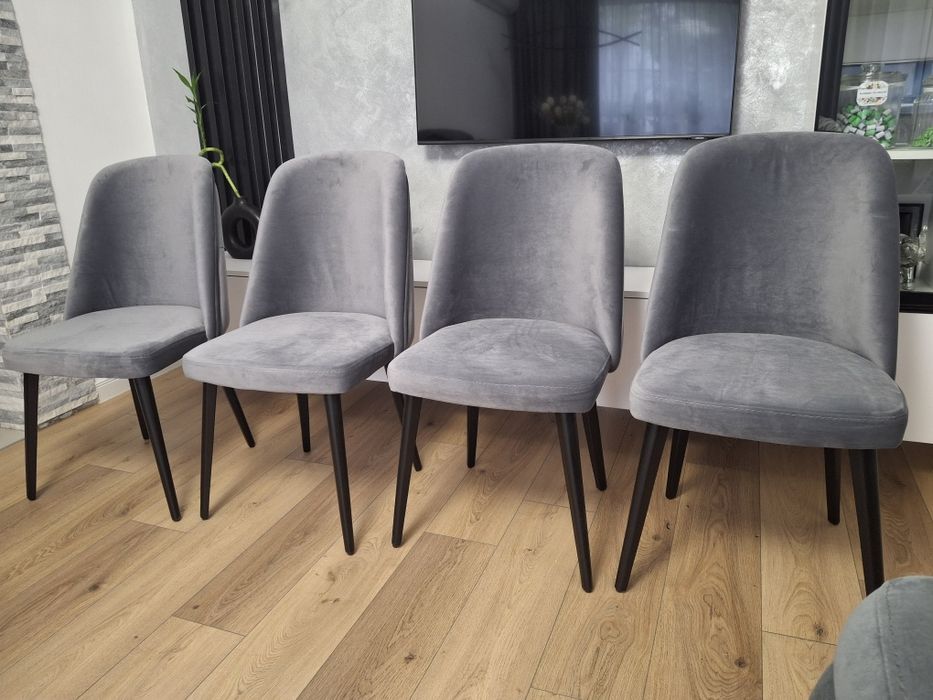 Vând fotoliu chesterfield si 4 scaune