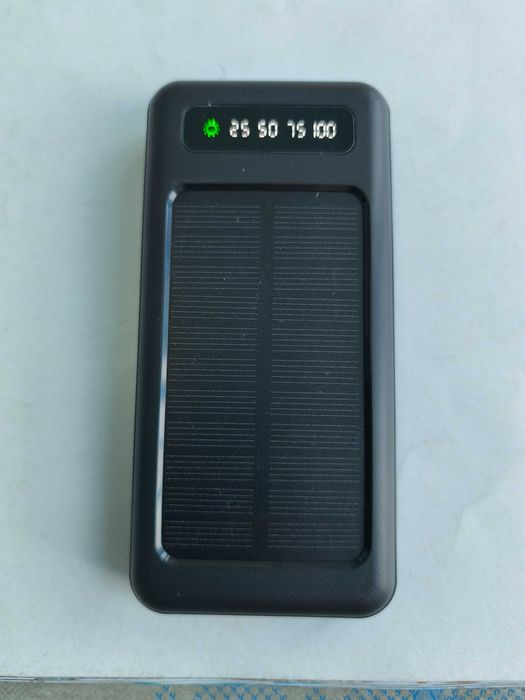 Baterie externa - power bank 10000 mAh cu cabluri si incarcare solara