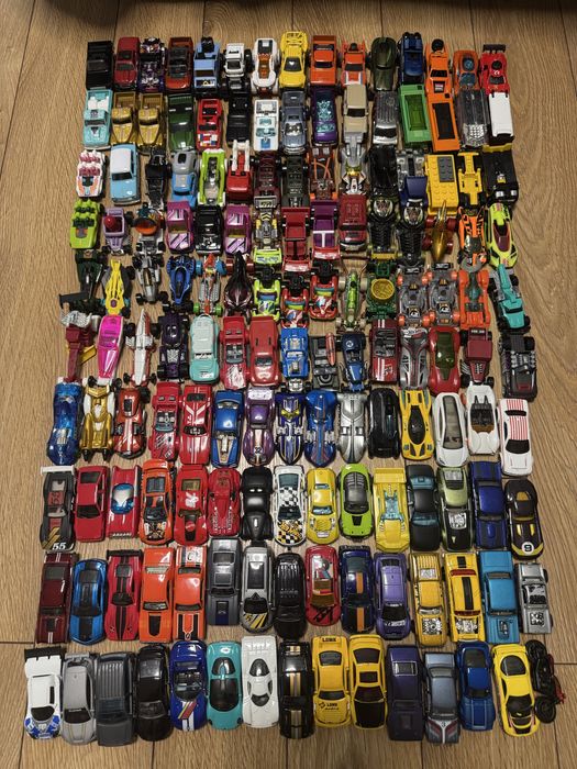 150 стари колички Hot Wheels колекция