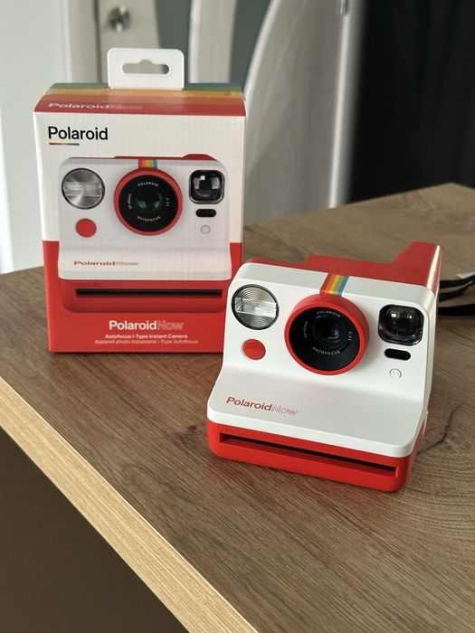 Моментен фотоапарат Polaroid now