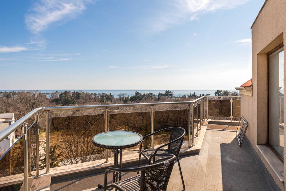 Дава се под наем Двустаен апартамент в Варна, м-т Евксиноград - 78 кв.м за 800 € - Снимка #3