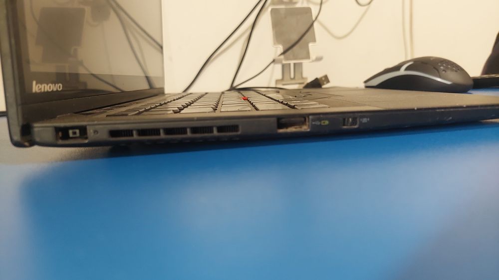 Laptop lenovo x1 carbon.