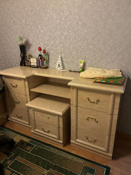 Продам спальный гарнитур