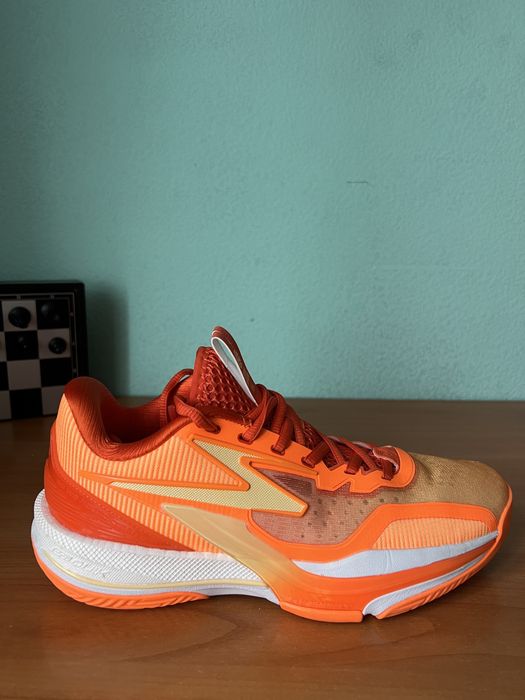 Волейбольная кроссовка