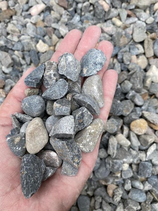 Песок, щебень, клинец кубами