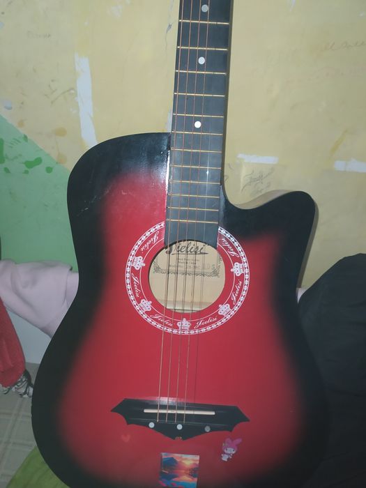 Акустическая гитара