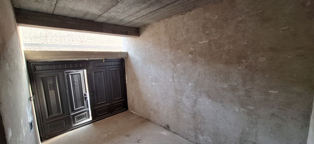 Бухоро 2 этажлик кв 300 $ доллордан Участка сотилади 2 + падвал