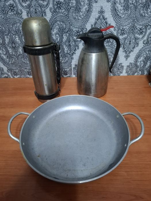 Продам термос сковородка чайный набор.