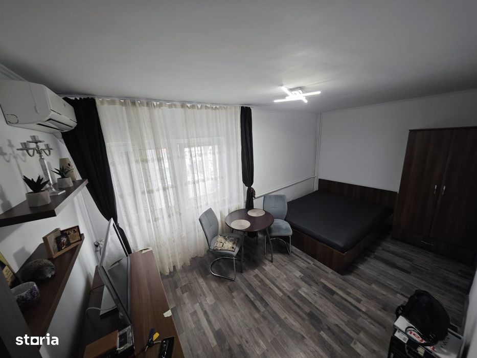 Vand apartament cu 1 camera pe strada Sovata .