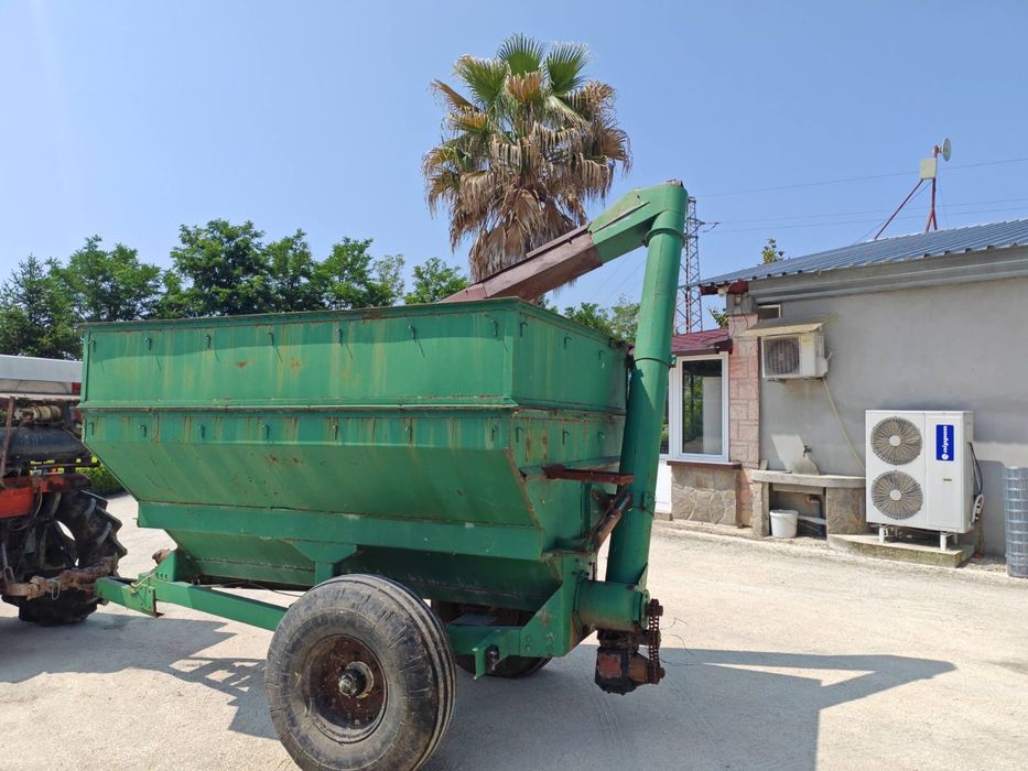 Ремарке 5 тонно с шнек