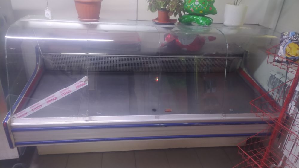 Витрина холодильник
