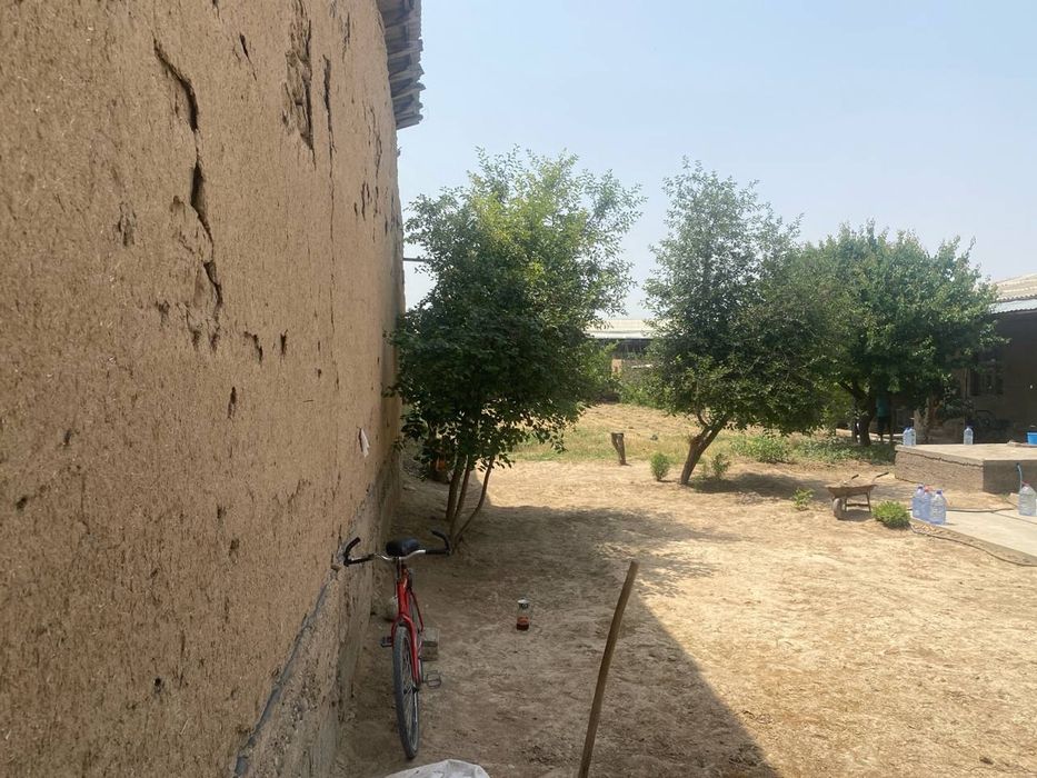 Uy sotiladi 11 sotik