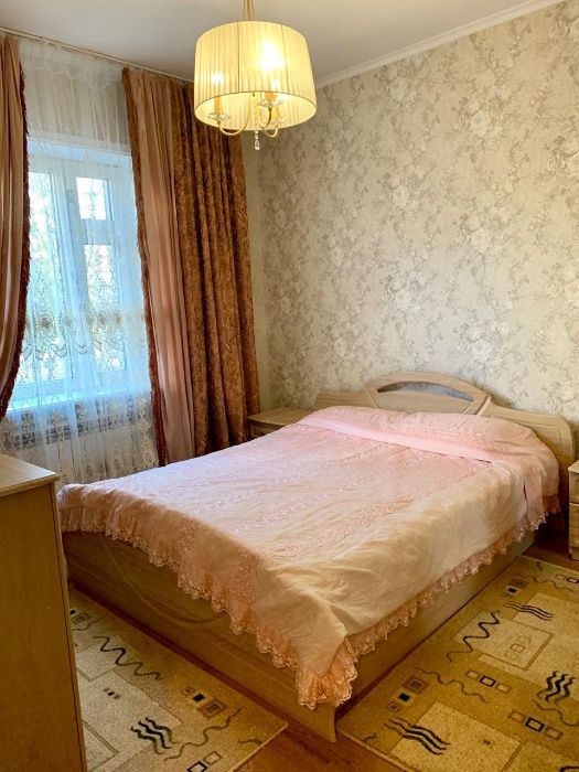 Сдам 2 км. квартиру, в центре