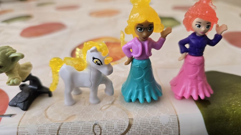 Киндер игрушки 11 штук.