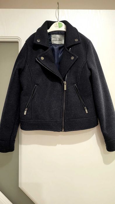 Продавам детски кокетни якенца