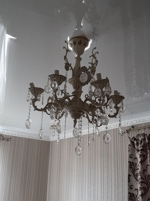 Продам люстры разные