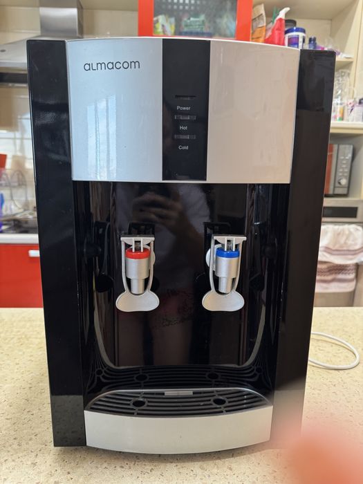 Диспенсер/кулер для воды + 4 бутыля (класс 7)