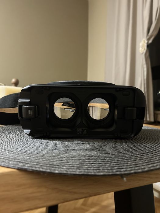 Gear VR (Powered by Oculus Quest)