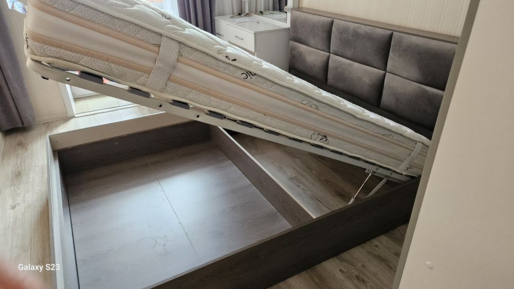 Продам кровать  с матрасом 200 на 160