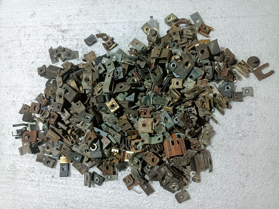 Крепежи за Мерцедес 124