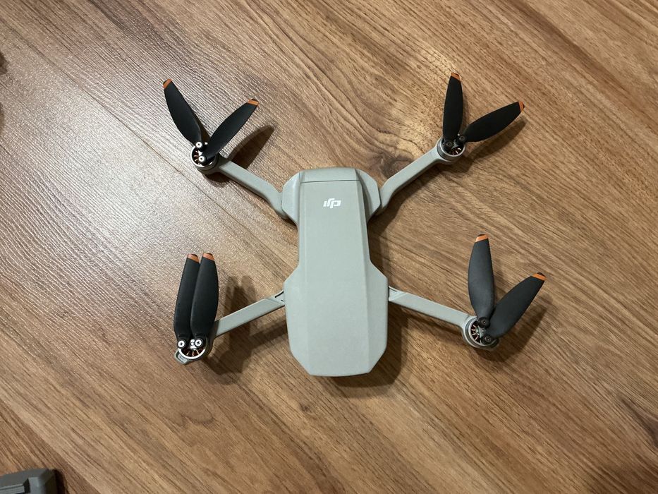 Дрон DJI mini 2SE