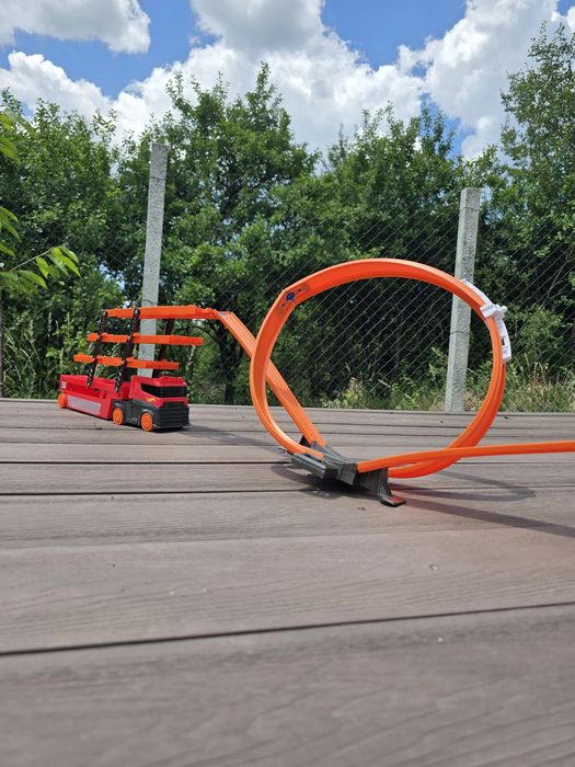 Комплект Hot Wheels: Мегатранспортьор за 50+ колички + Лот писти и лаунчери