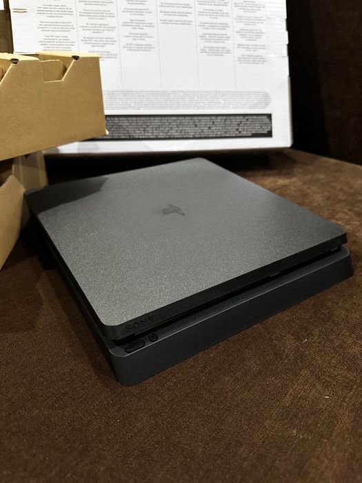 Playstation 4 slim