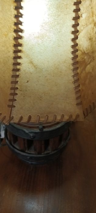 Lampa noptiera din lemn cu abajon din basica de vita starea bună