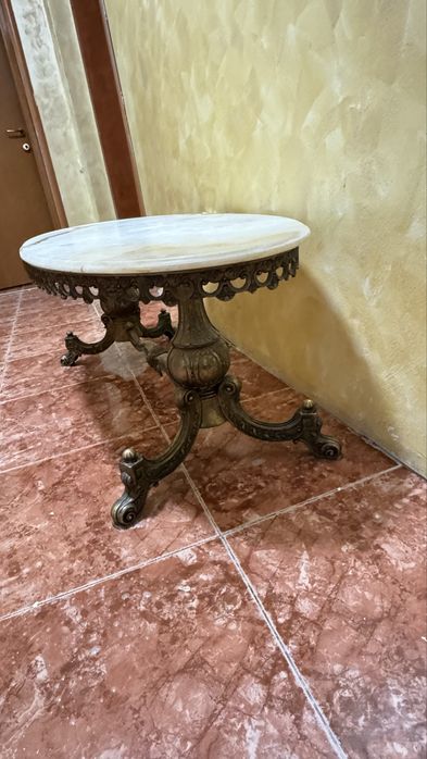 Masă marmură cu picioare de bronz