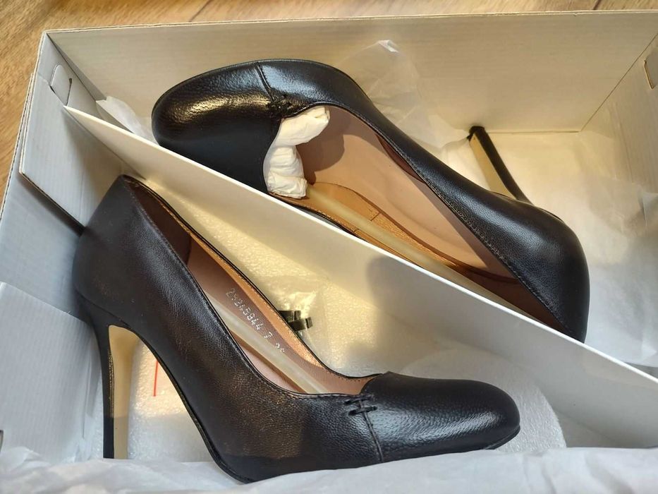 Roberto Venuti - Milano - номер 36 (естествена кожа)