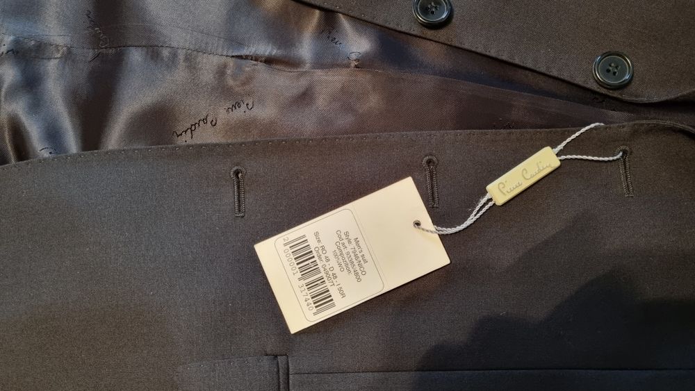 Costum barbatesc Pierre Cardin marimea 48, negru, 100% lana, nou