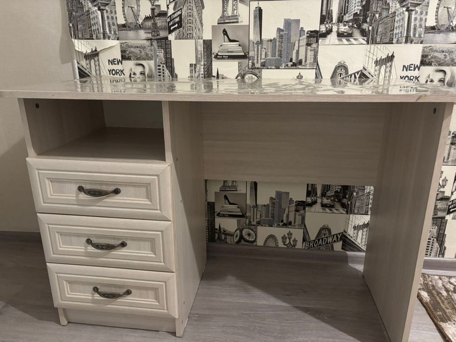 стол для учебы и тд