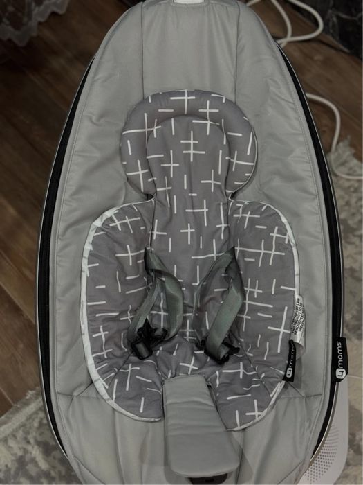 Продам качелю 4moms