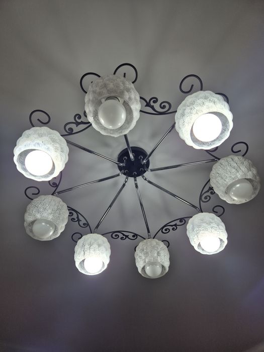 Люстра в отличном состоянии