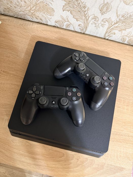 Продам PlayStation 4