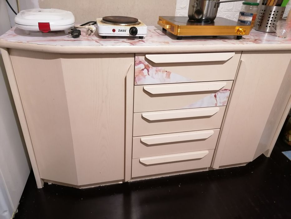 Corp cu sertare mari