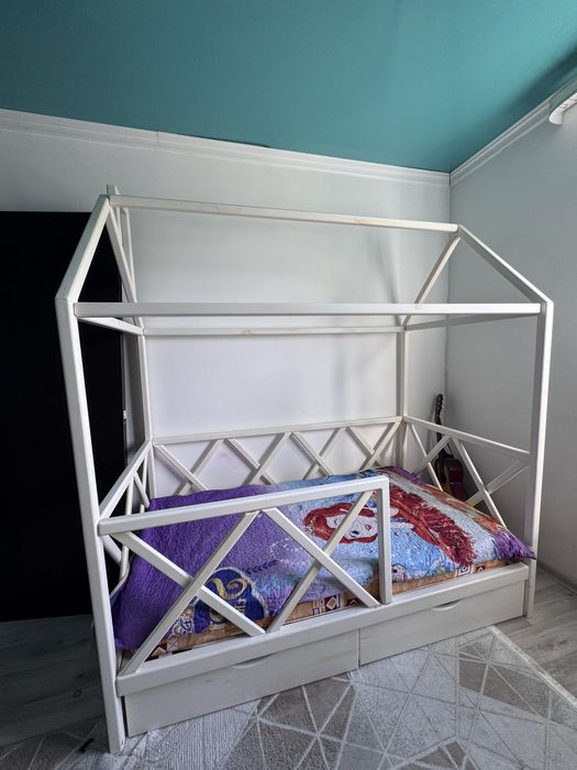 Кровать детская в виде домика